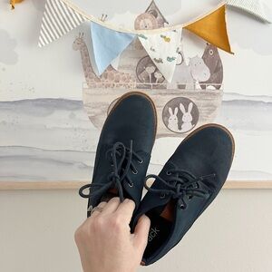 • boys shoes •
